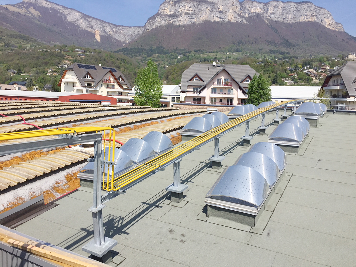 Publireportage Adexsi Lycée Nivolet Savoie lanterneaux Bluetek avec brise-soleil