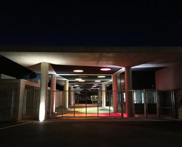 Dômes ronds en toiture préau collège Anselme Mathieu Avignon pour référence coupoles Adexsi Langethermo Bluetek