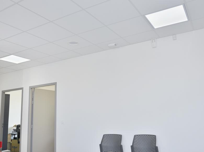 Référence Adexsi produit Bluetek Lightube réalisation conduits de lumière pour couloir entreprise Lautier à Moussac
