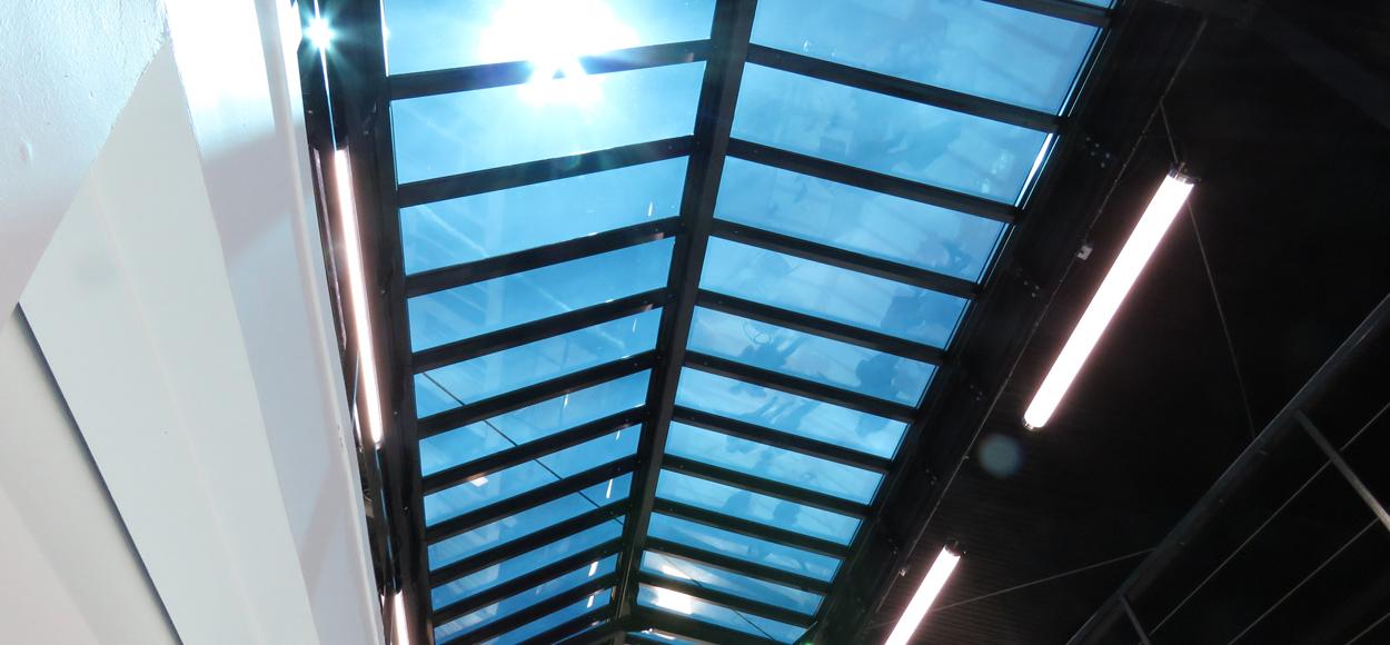 Référence Adexsi Bérangerie 93 Pantin, verrière SageGlass, exutoires de désenfumage Pearl Inside et exutoires de façade Luxlame