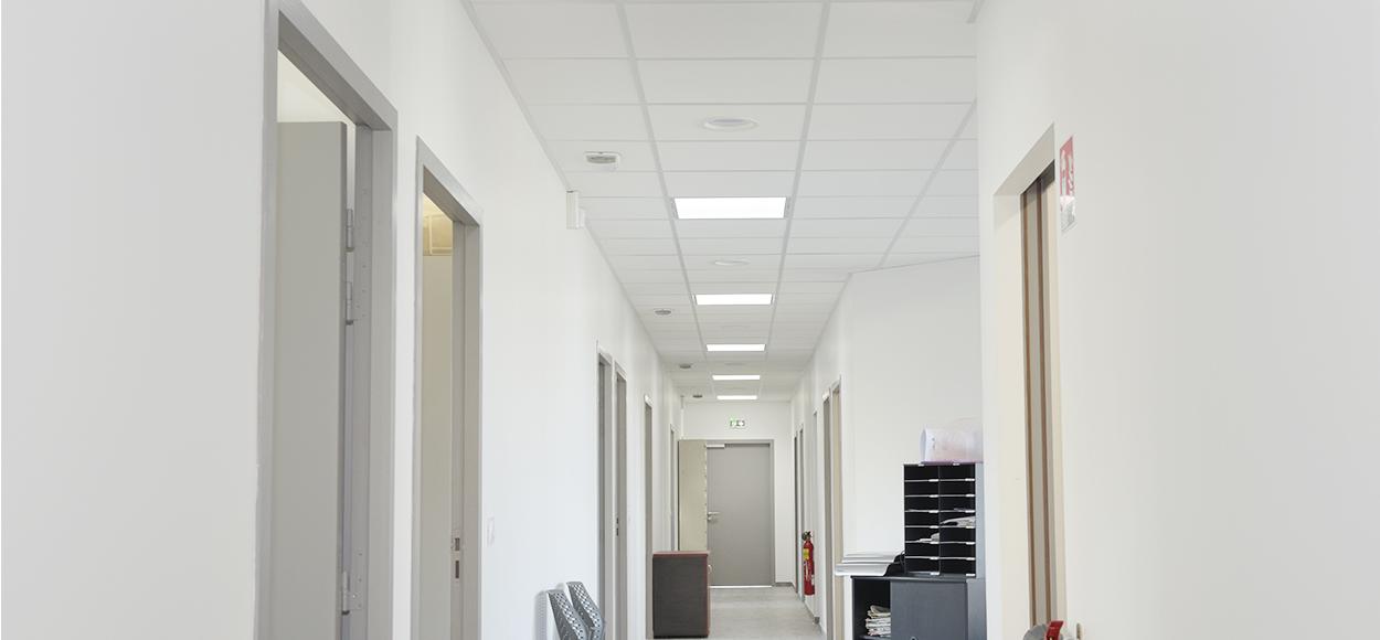 Référence Adexsi produit Bluetek Lightube réalisation conduits de lumière pour couloir entreprise Lautier à Moussac