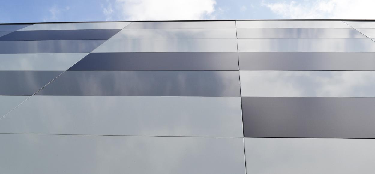Adexsi référence CSO La Riche parement métallique de façade mosaïque de couleurs RAL