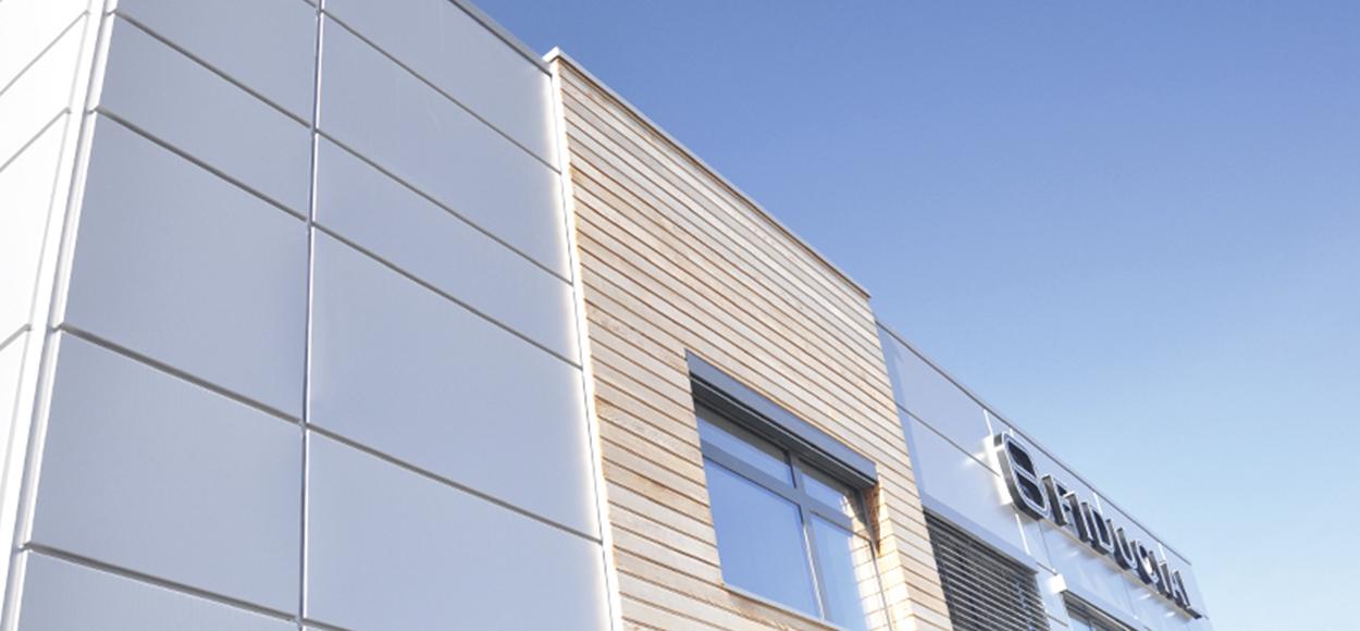 Référence Adexsi filiale Bluetek parement façade immeuble Fiducial Amiens Somme