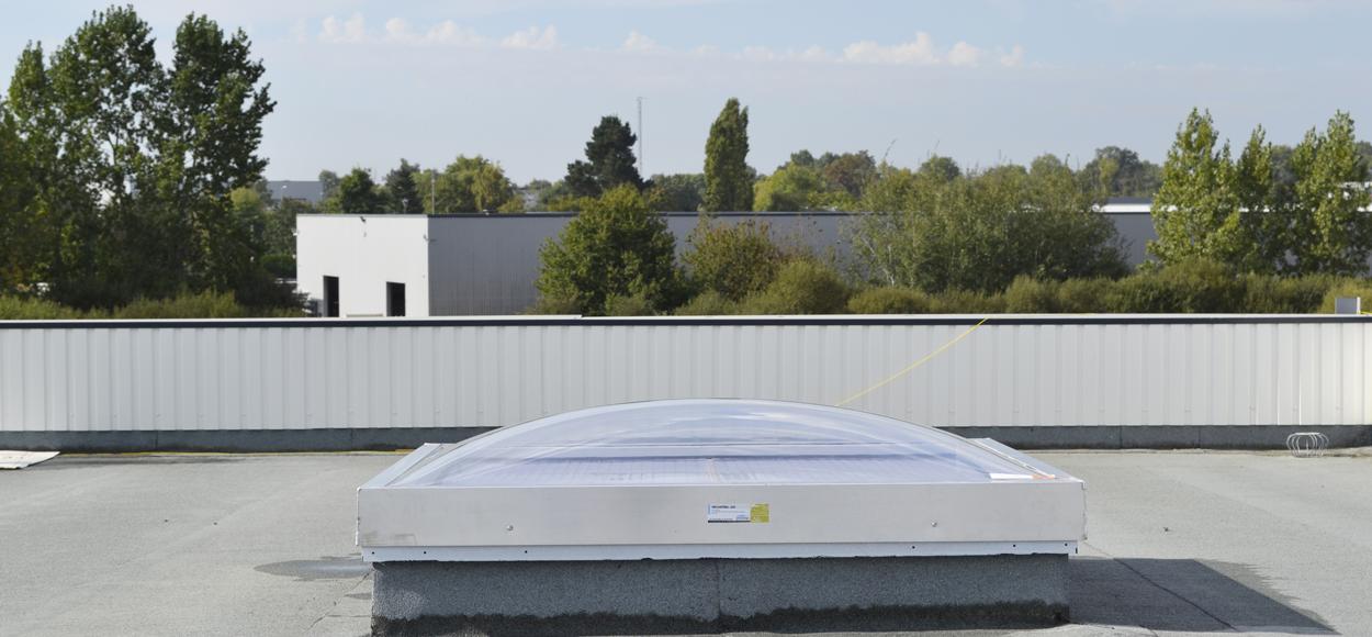 Site Adexsi référence Bluetec lanterneaux lames Sunlite Control et voûtes en toiture Joris Bressuire Deux-Sèvres