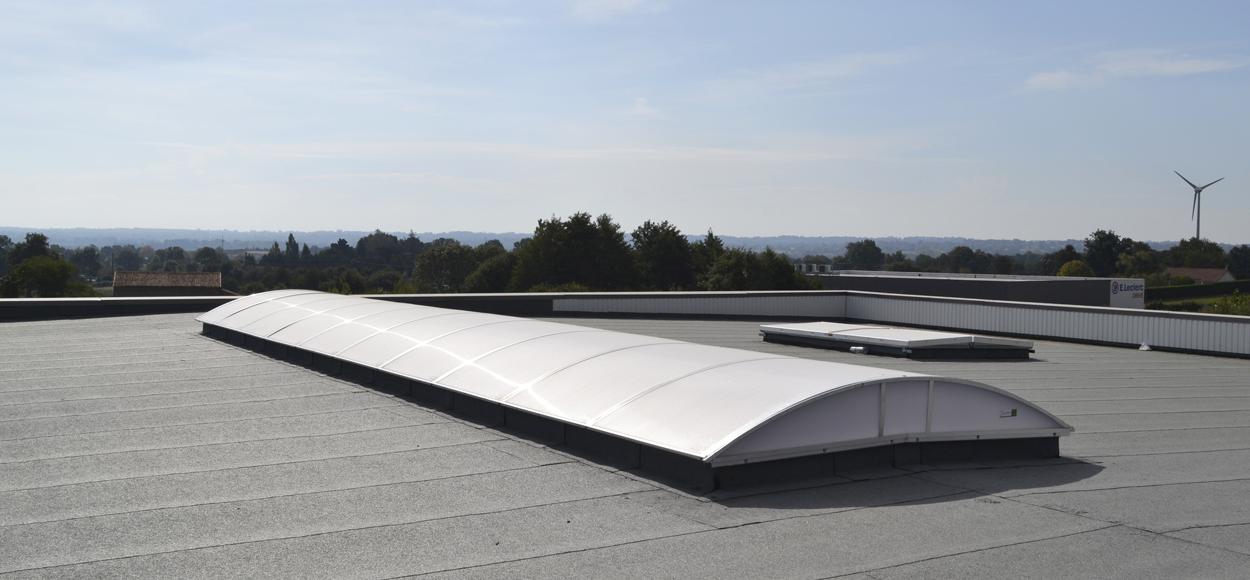 Site Adexsi référence Bluetec lanterneaux lames Sunlite Control et voûtes en toiture Joris Bressuire Deux-Sèvres