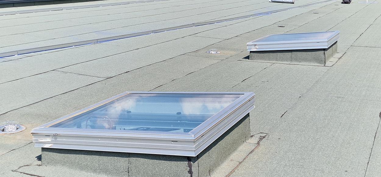 Lanterneaux verre Steel Inside et Bluecoif rénovation Groupe Tiama 