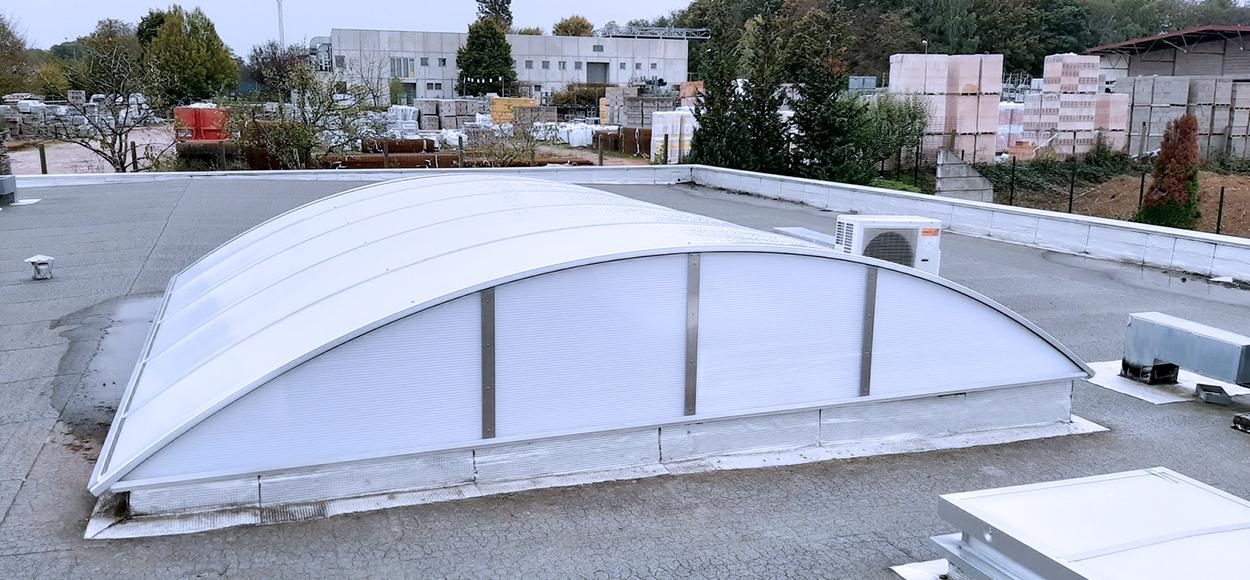 Rénovation lanterneaux toiture SUEZ Eau Epinal lanterneaux Bluetek Adexsi