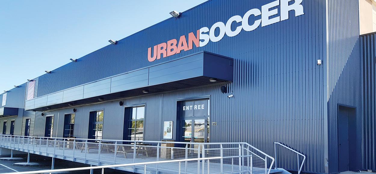 Publireportage Bluetek pour Adexsi : adiabatique sur bâtiments UrbanSoccer Angers